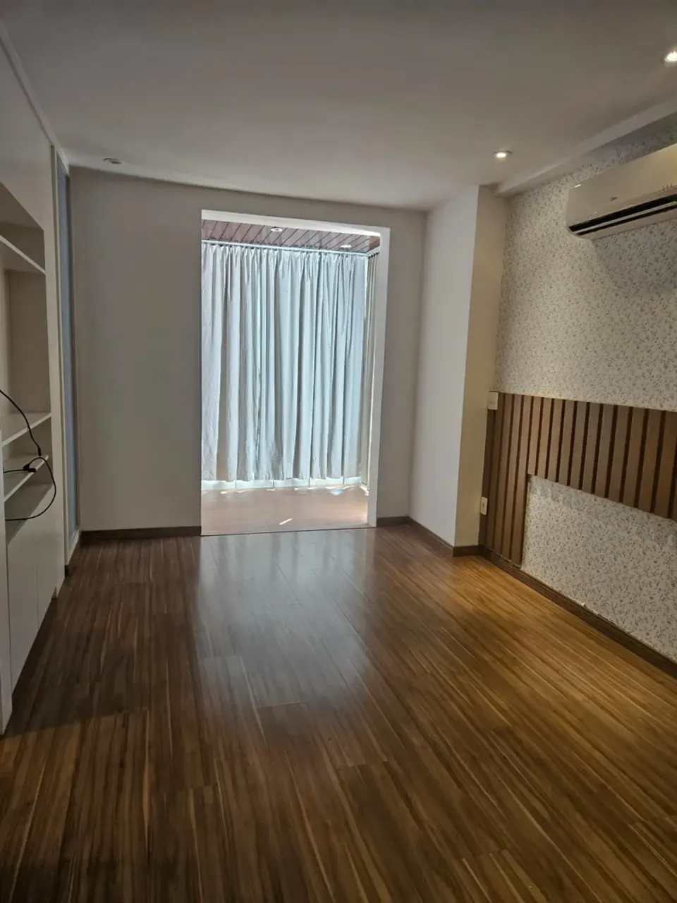 3-bedroom apartment with a glazed glass-in balcony — photo 8