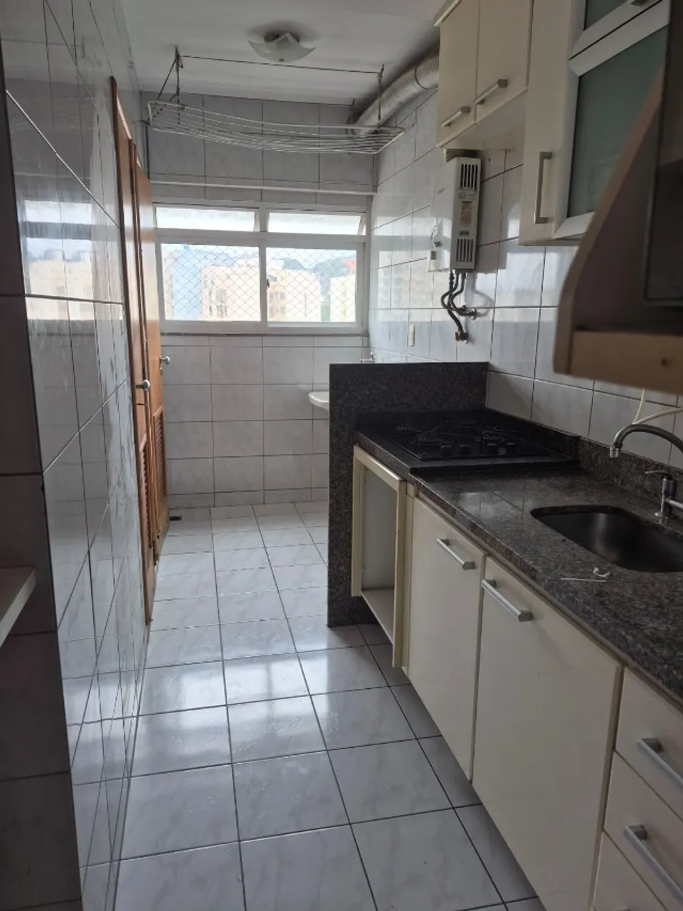2-bedroom apartment in a building with a gym — photo 6