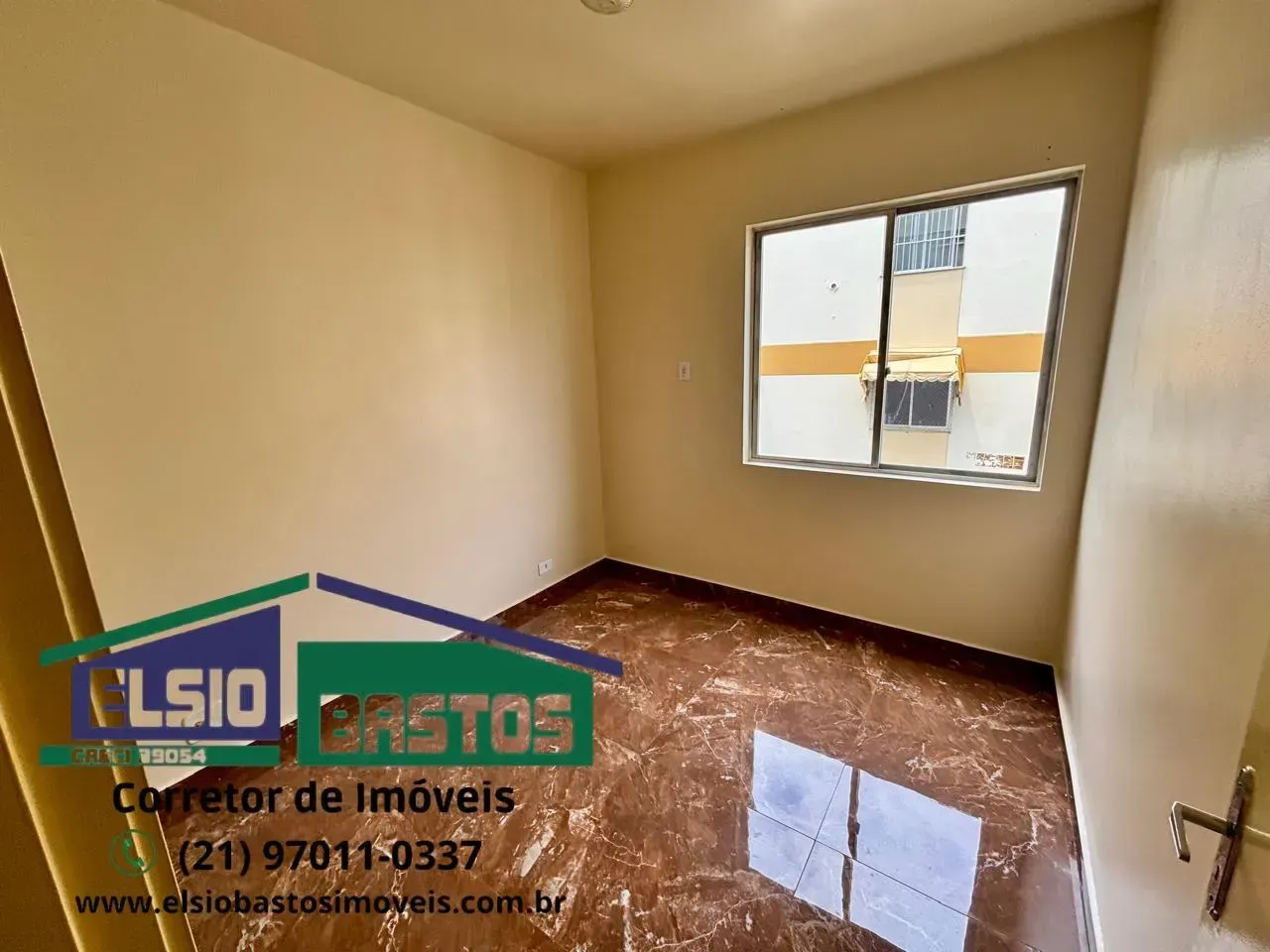 2-bedroom 2-bath apartment with a separate closed kitchen — photo 4