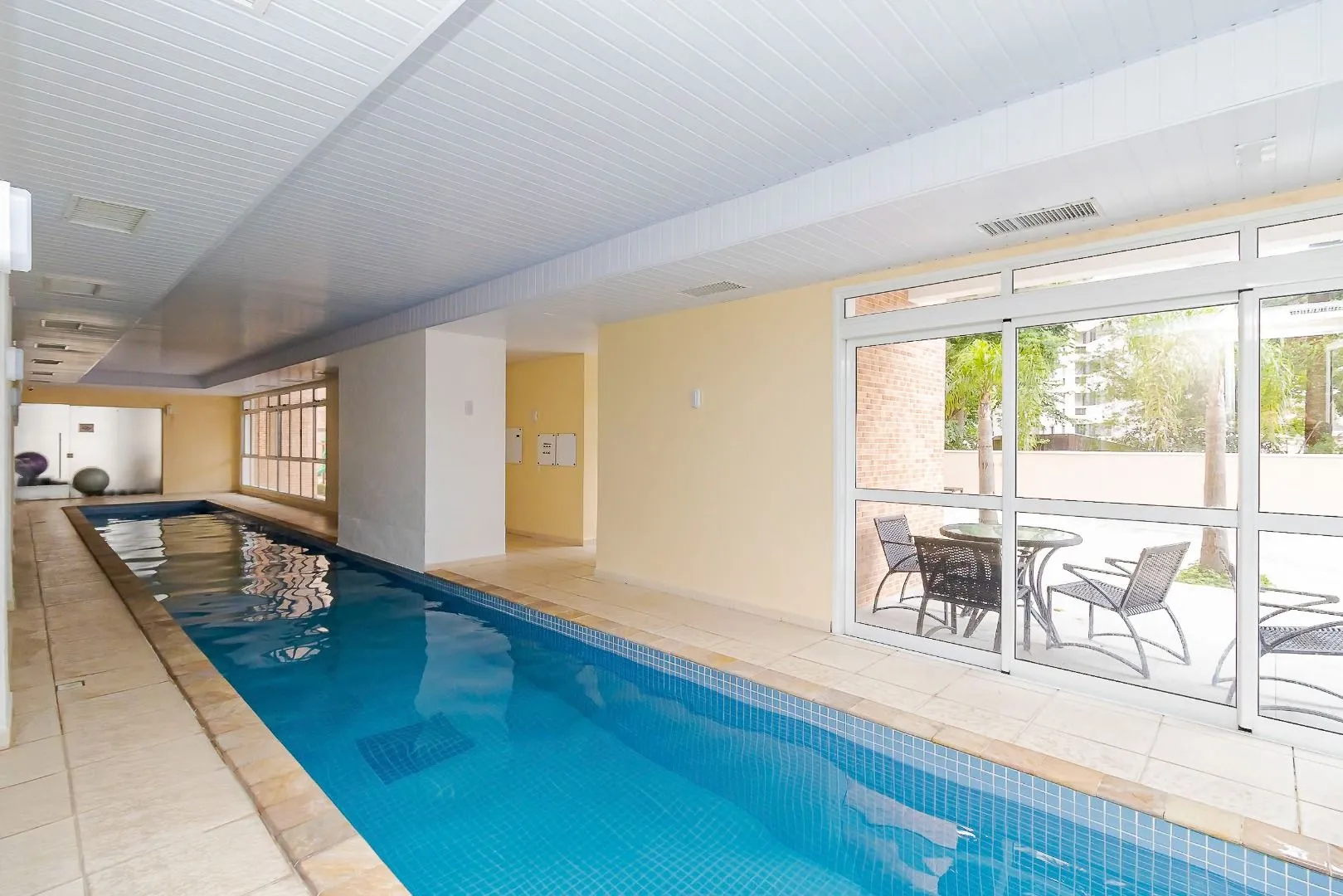 Glass-enclosed balcony in a 3-bedroom apartment, 110 m² — photo 35