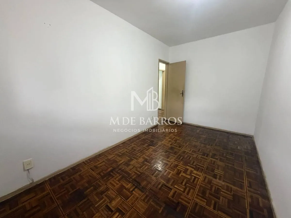 Apartamento de 2 quartos com piso de madeira ou laminado — photo 12