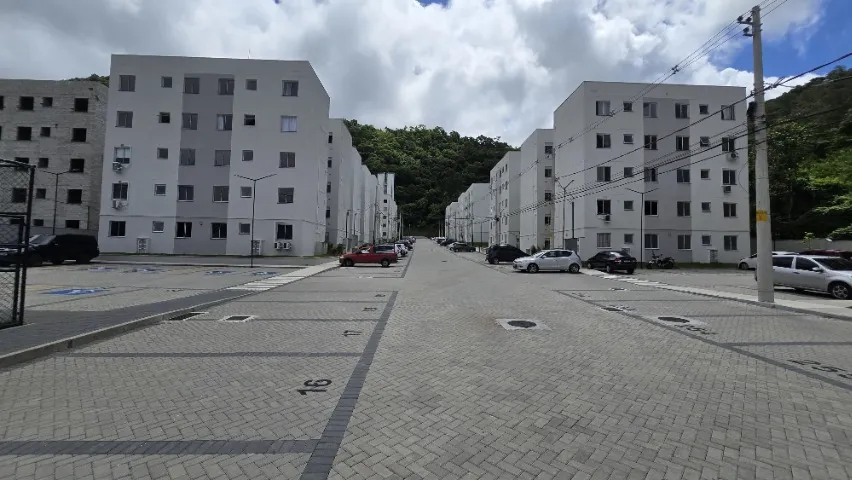 Apartamento sem mobília com cozinha separada e varanda — photo 13