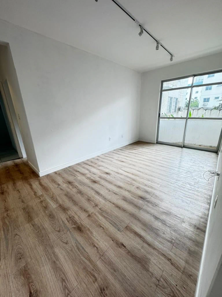 1-bedroom apartment with separate kitchen and living room — photo 5