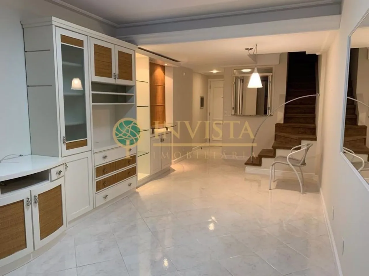 Apartamento mobiliado, 90 m², com vista para a água