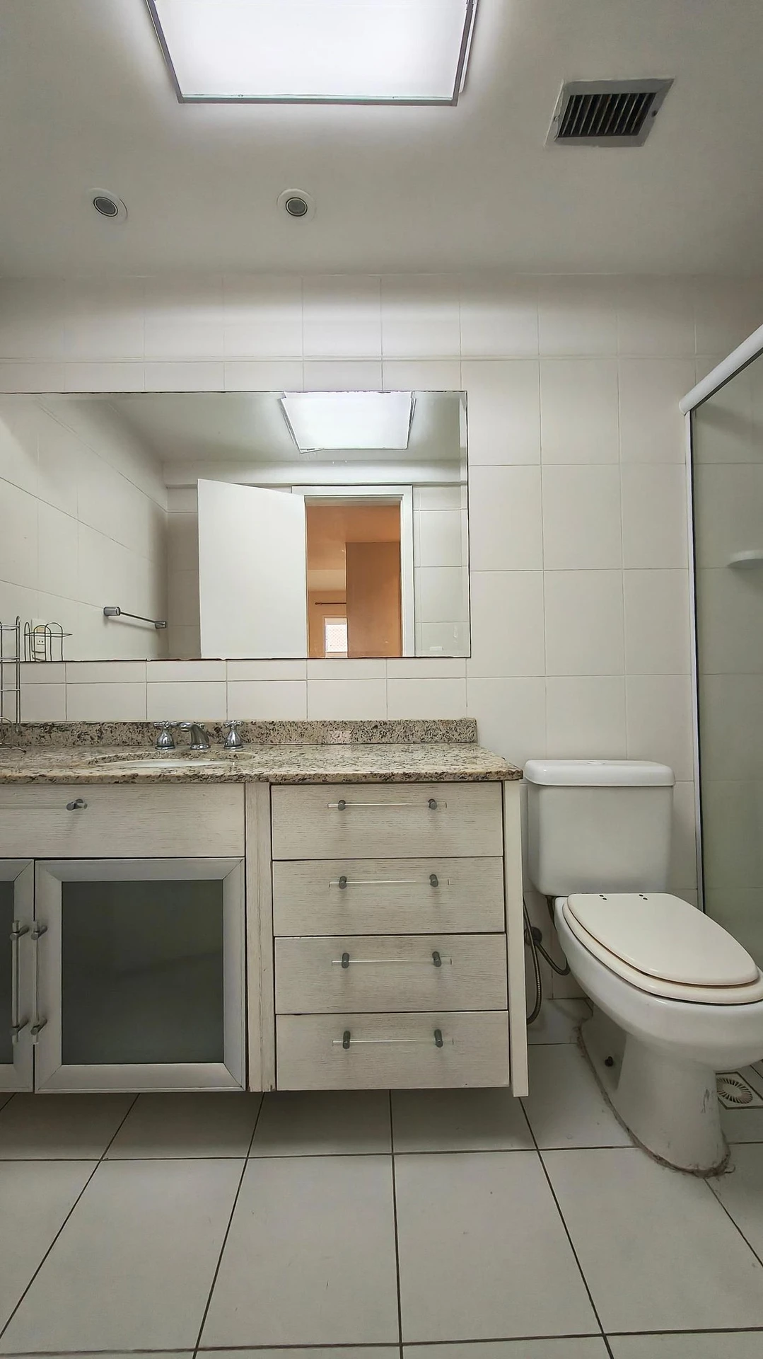 Rent-ready 2-bedroom apartment with balcony — photo 14