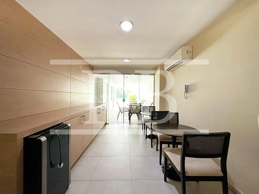 Apartamento com 2 quartos e varanda de vidro fechada — photo 42