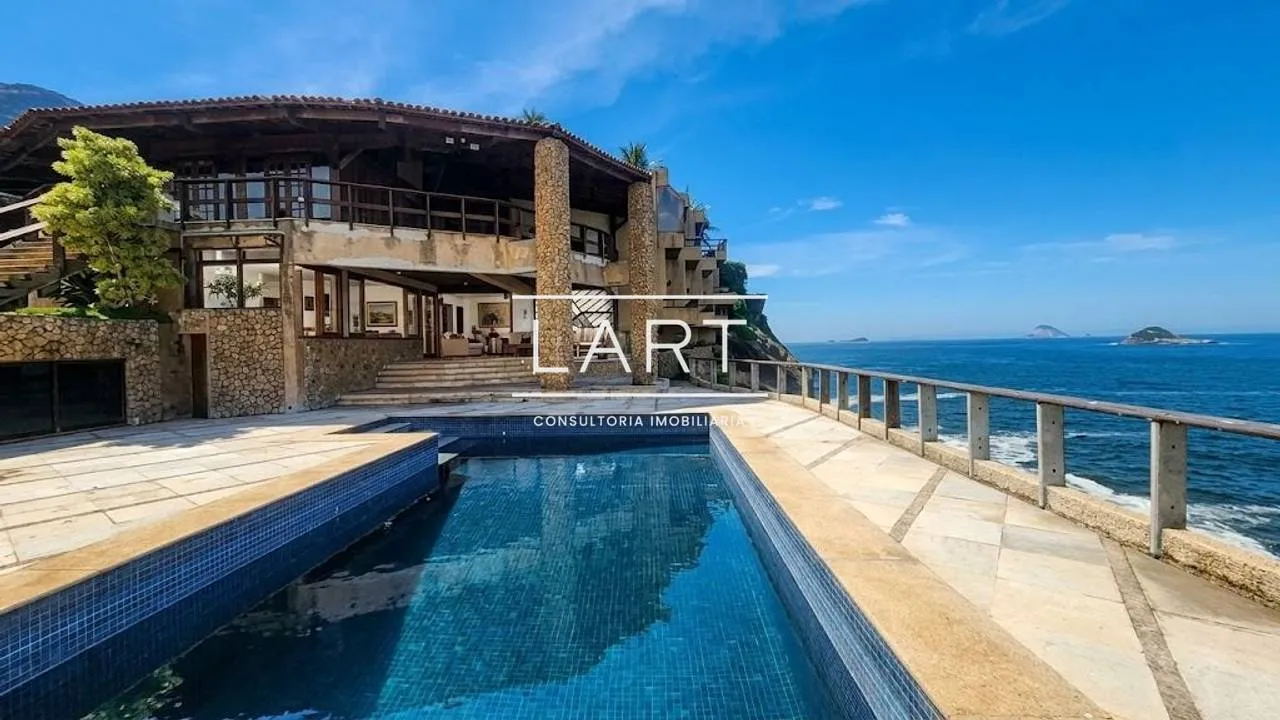 Water view in a 5-bedroom house, 800 m² — photo 3