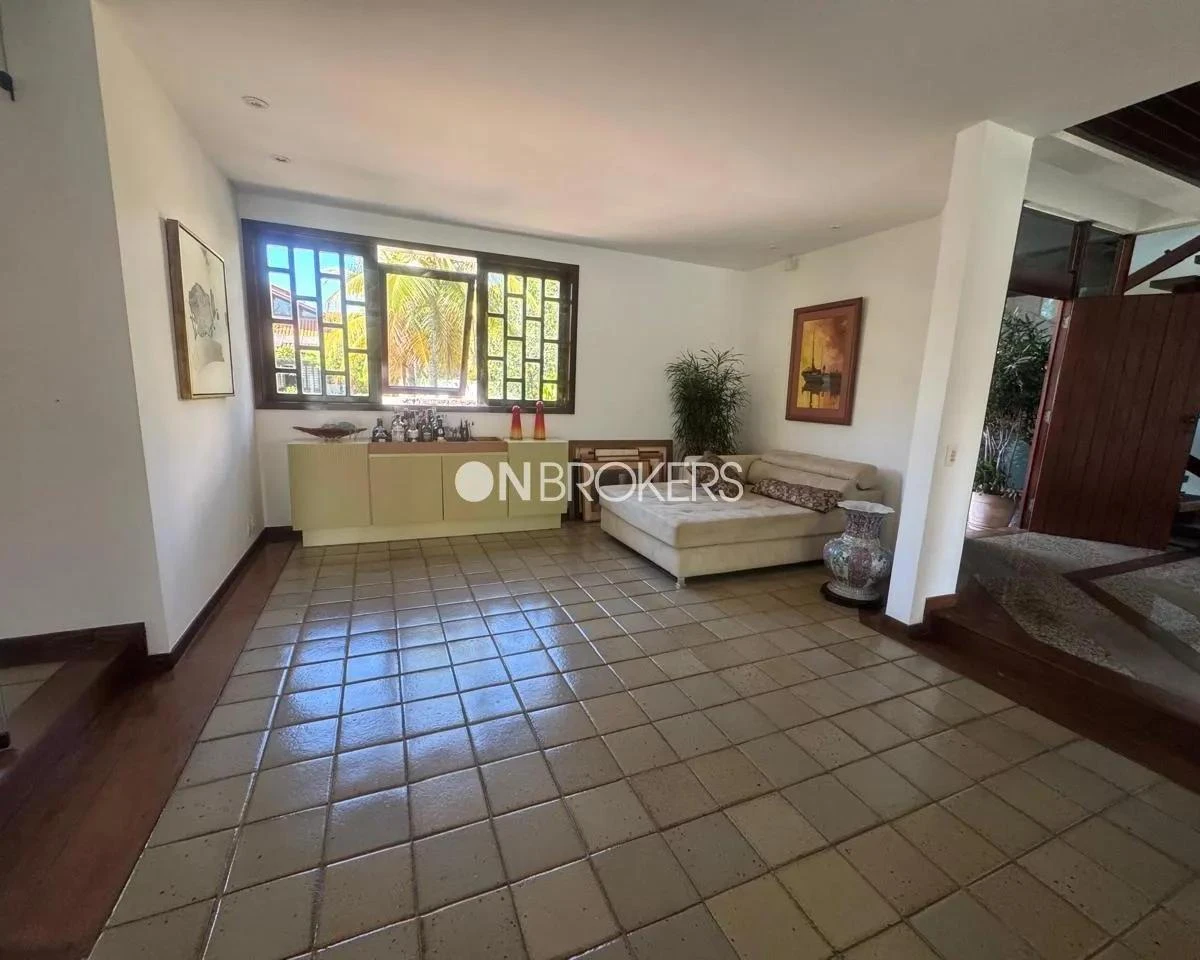Furnished house with 1000 m², 5 en-suites and 7 parking spots — photo 13