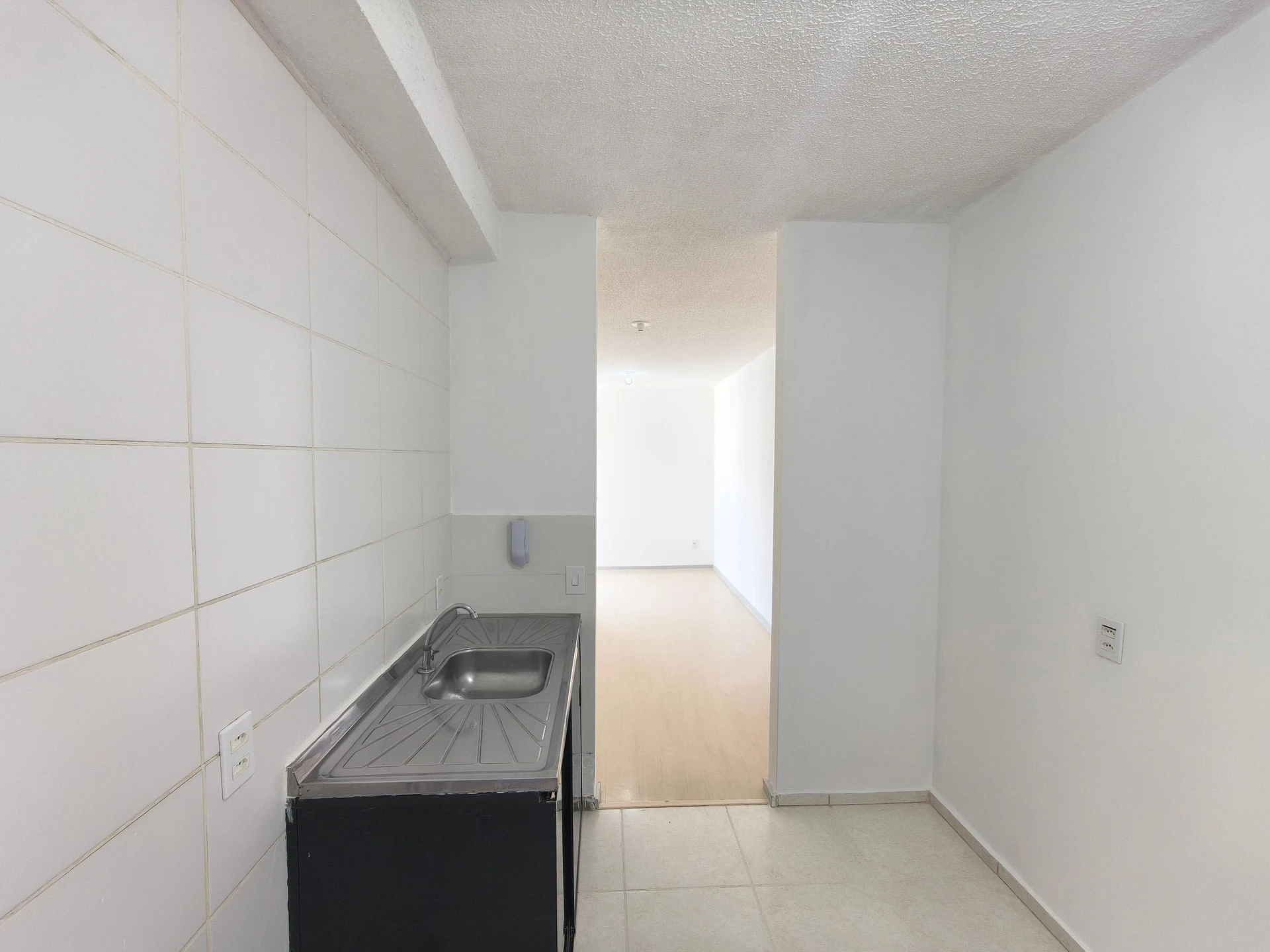 Apartamento de 2 quartos em condomínio com piscina — photo 6