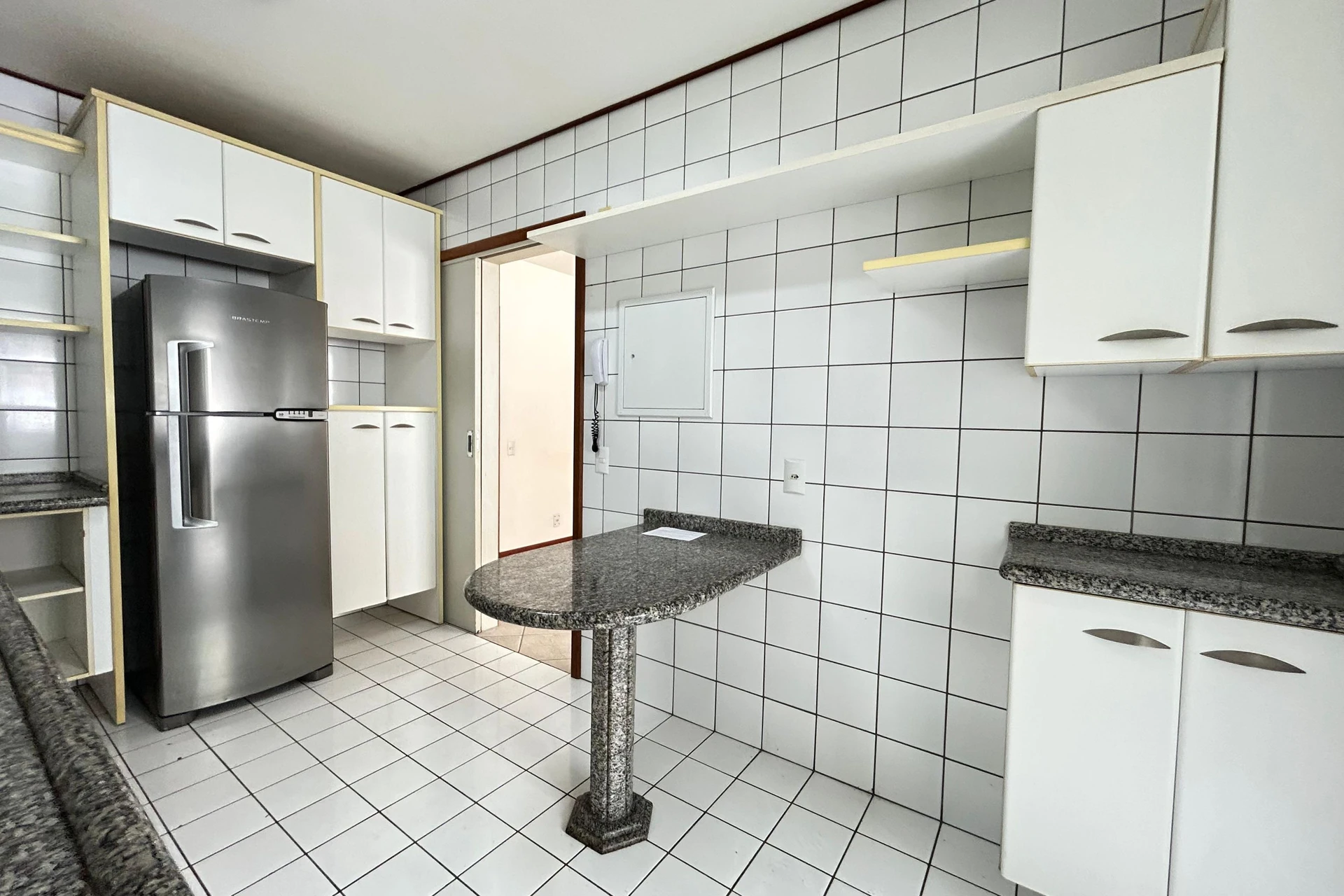 3-bedroom apartment in a building with a gym — photo 36