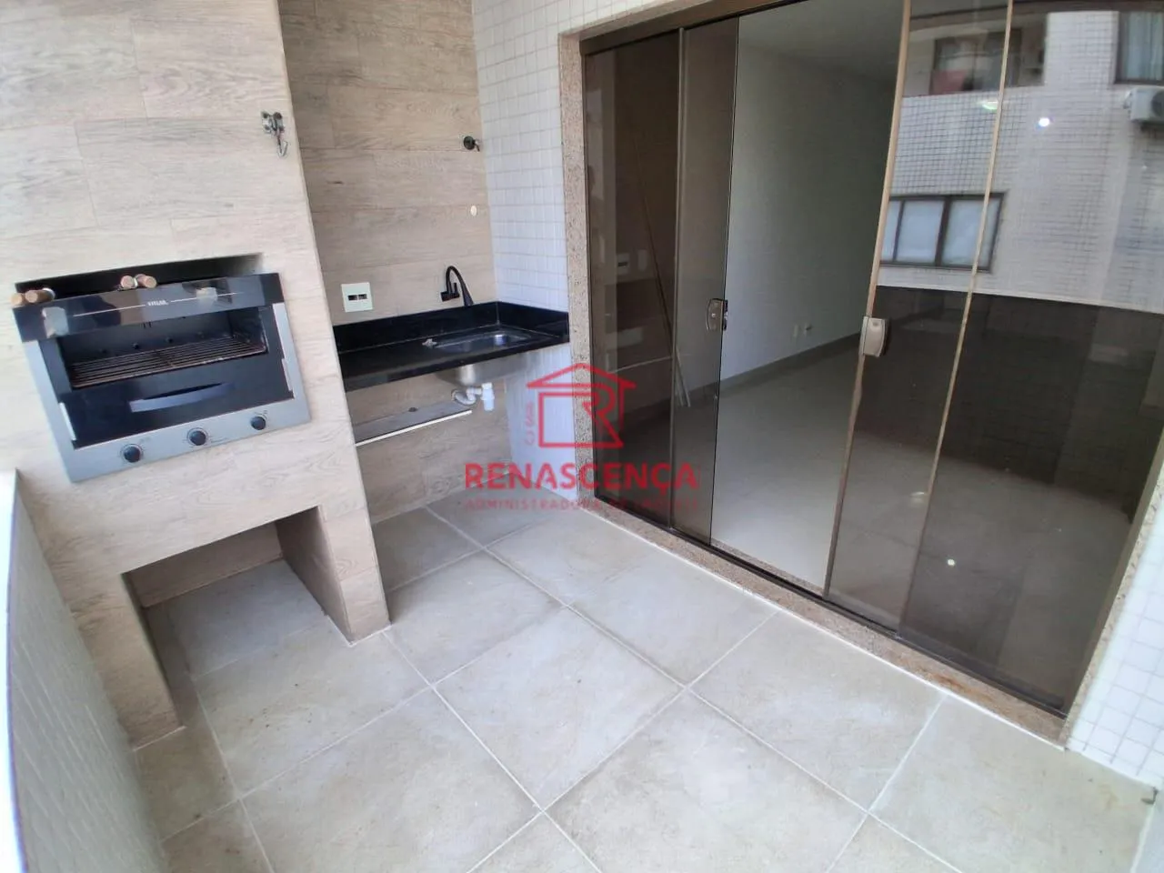 Balcony with a grill in a 2-bedroom apartment, 80 m² — photo 10