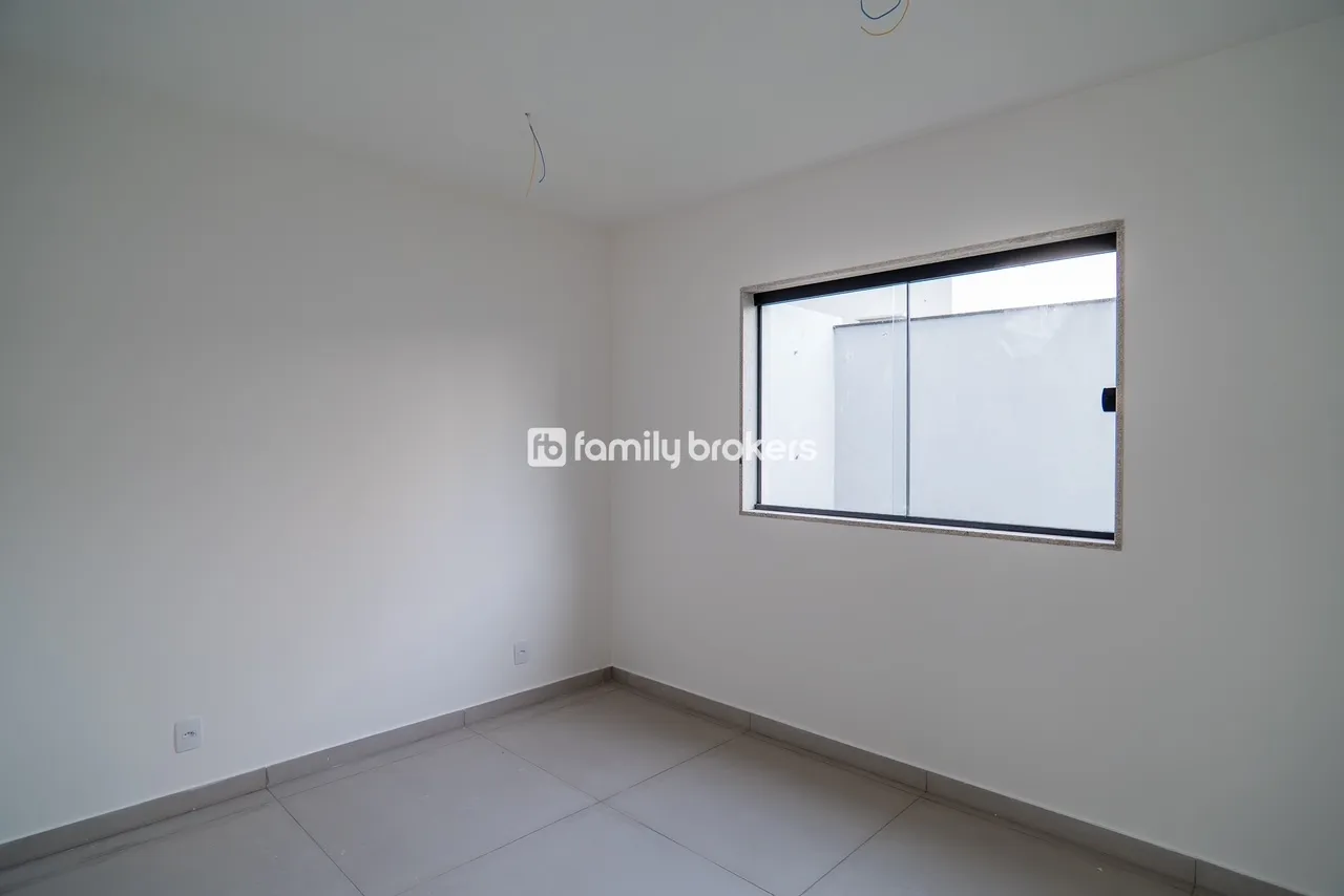 House with open-plan kitchen and 4 bedrooms, 220 m² — photo 25