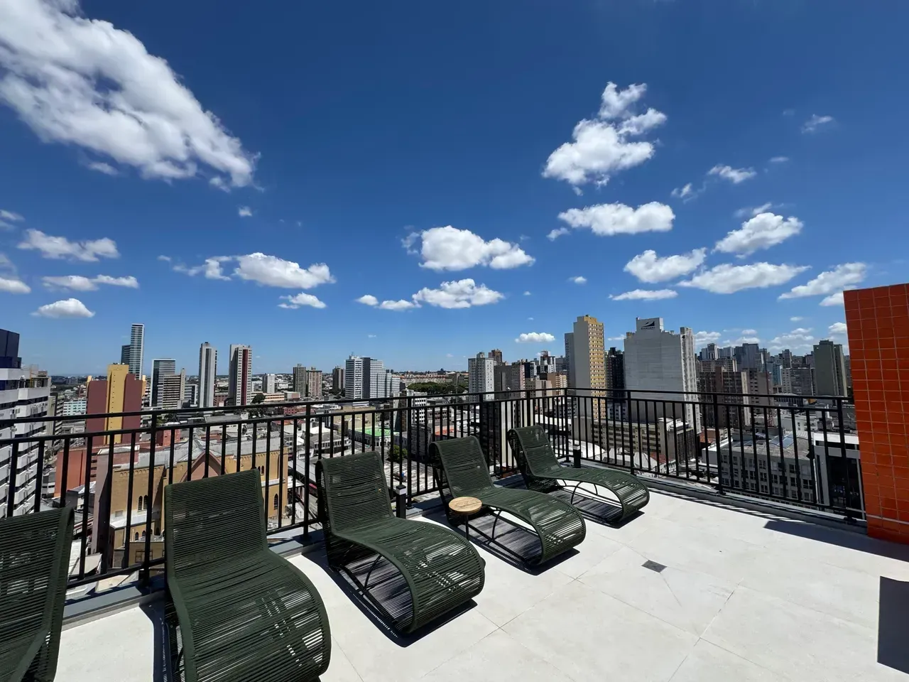 Furnished 1-bedroom apartment with a balcony — photo 31