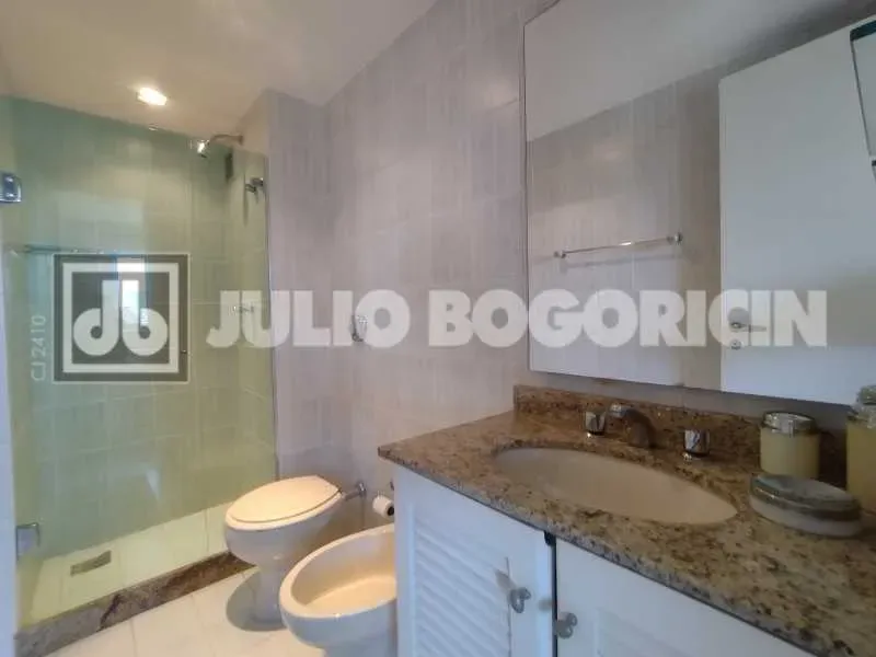 Furnished apartment with 3 bedrooms and a balcony — photo 19