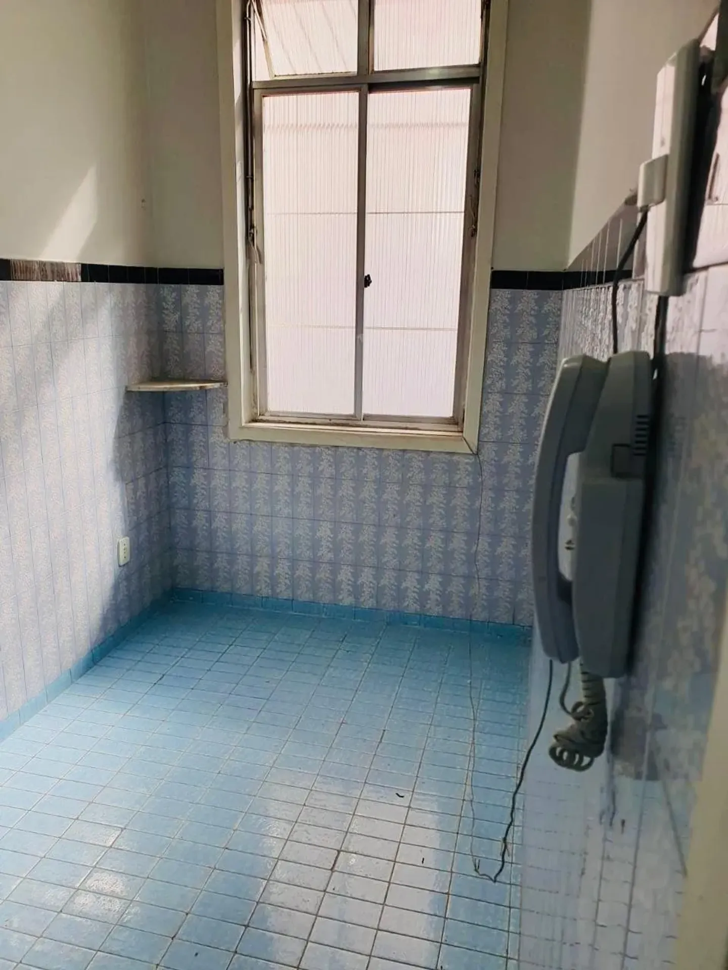 Casa com 4 quartos e cozinha separada a gás
