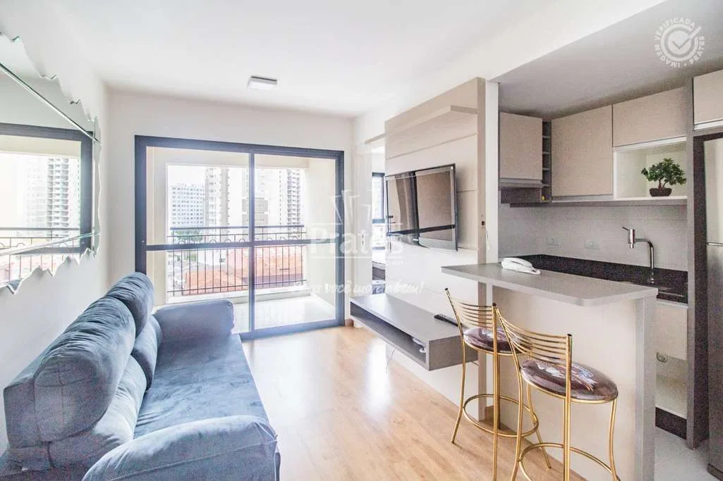 Wood or laminate floors in a one-bedroom apartment, 35 m²