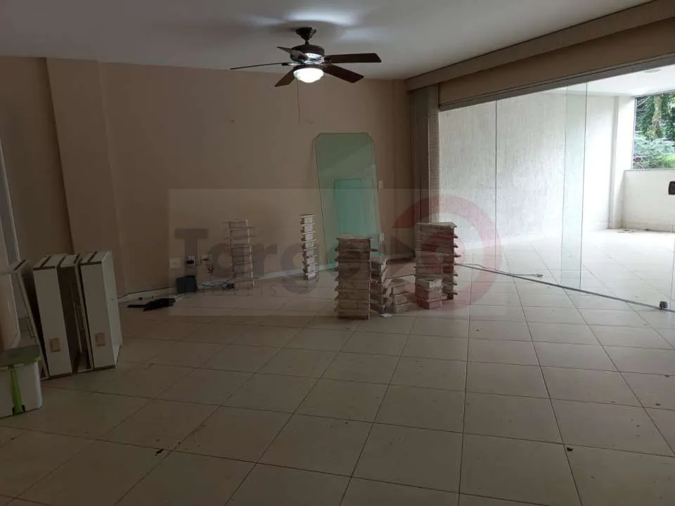 Home office in a 4-bedroom apartment, 230 m² — photo 18
