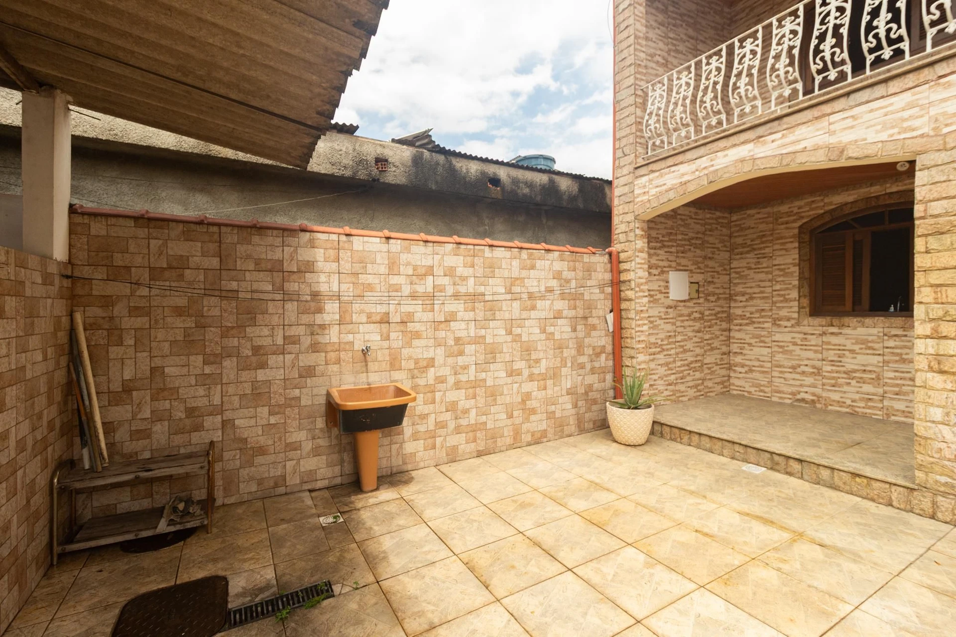 250 m² house with a garden and a mountain view — photo 43