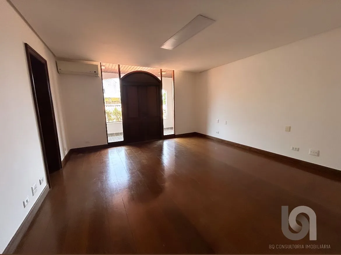 Casa com 6 quartos e cozinha fechada, 3000 m² — photo 17