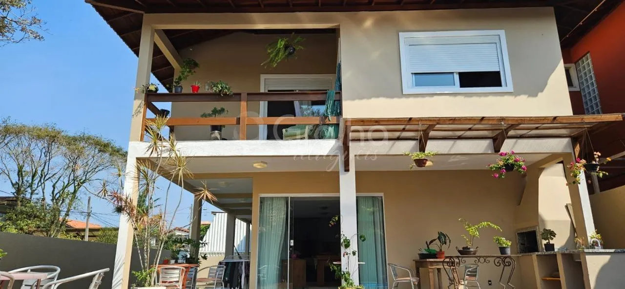 Rental house with 3 en-suite bedrooms and 4 baths, 356 m²
