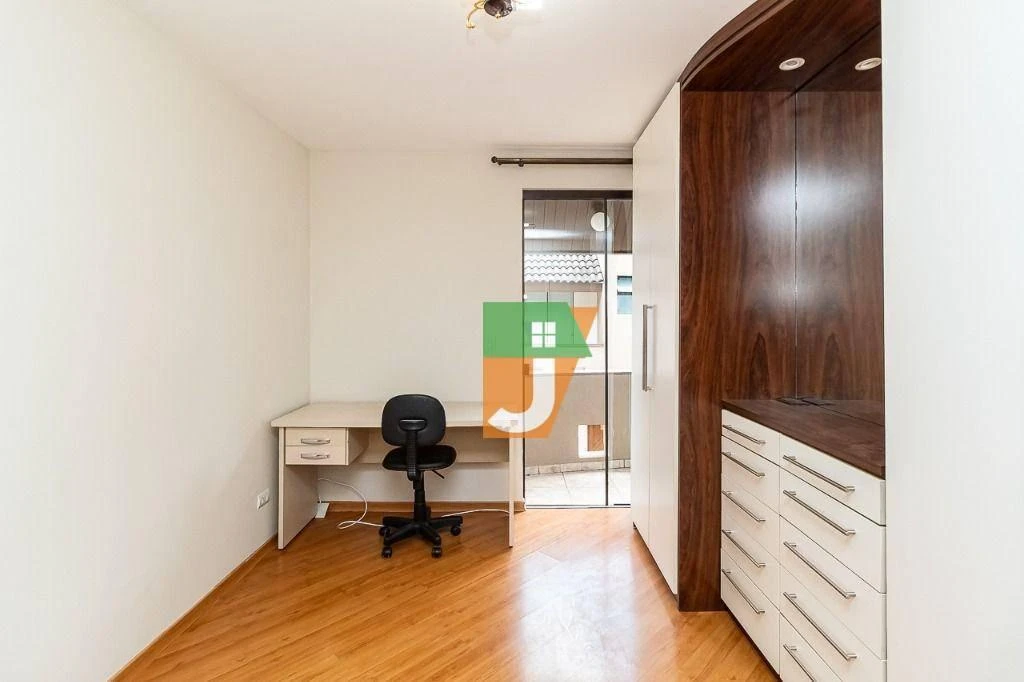 Casa de 280 m² com espaço de home office e banheira — photo 20
