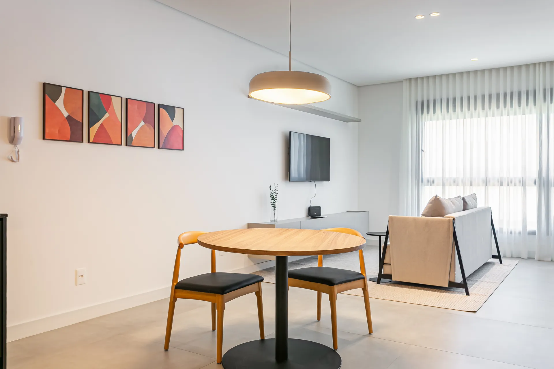 Меблированное студио с открытой кухней 54 м² — photo 17