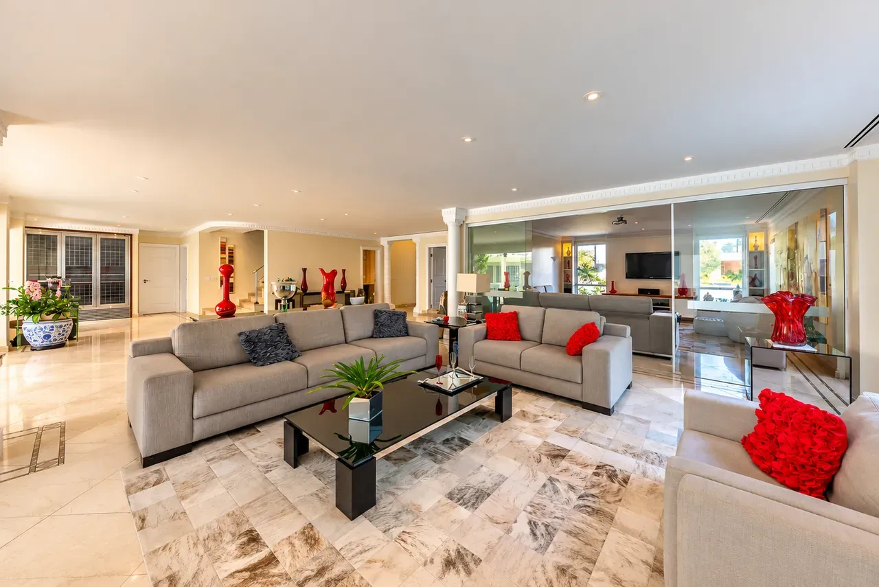 5 quartos e lava-louças: casa de 922 m²