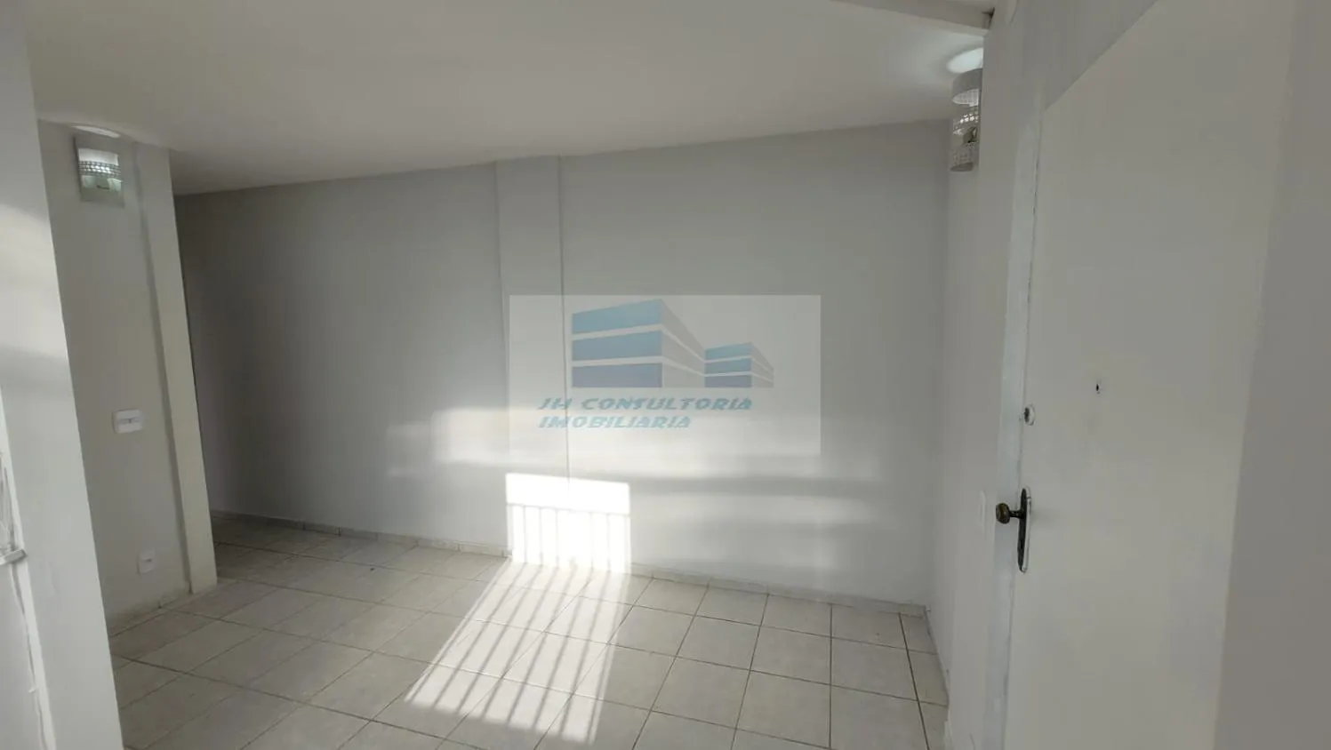 Empty apartment with 2 bedrooms and a gas stove — photo 20