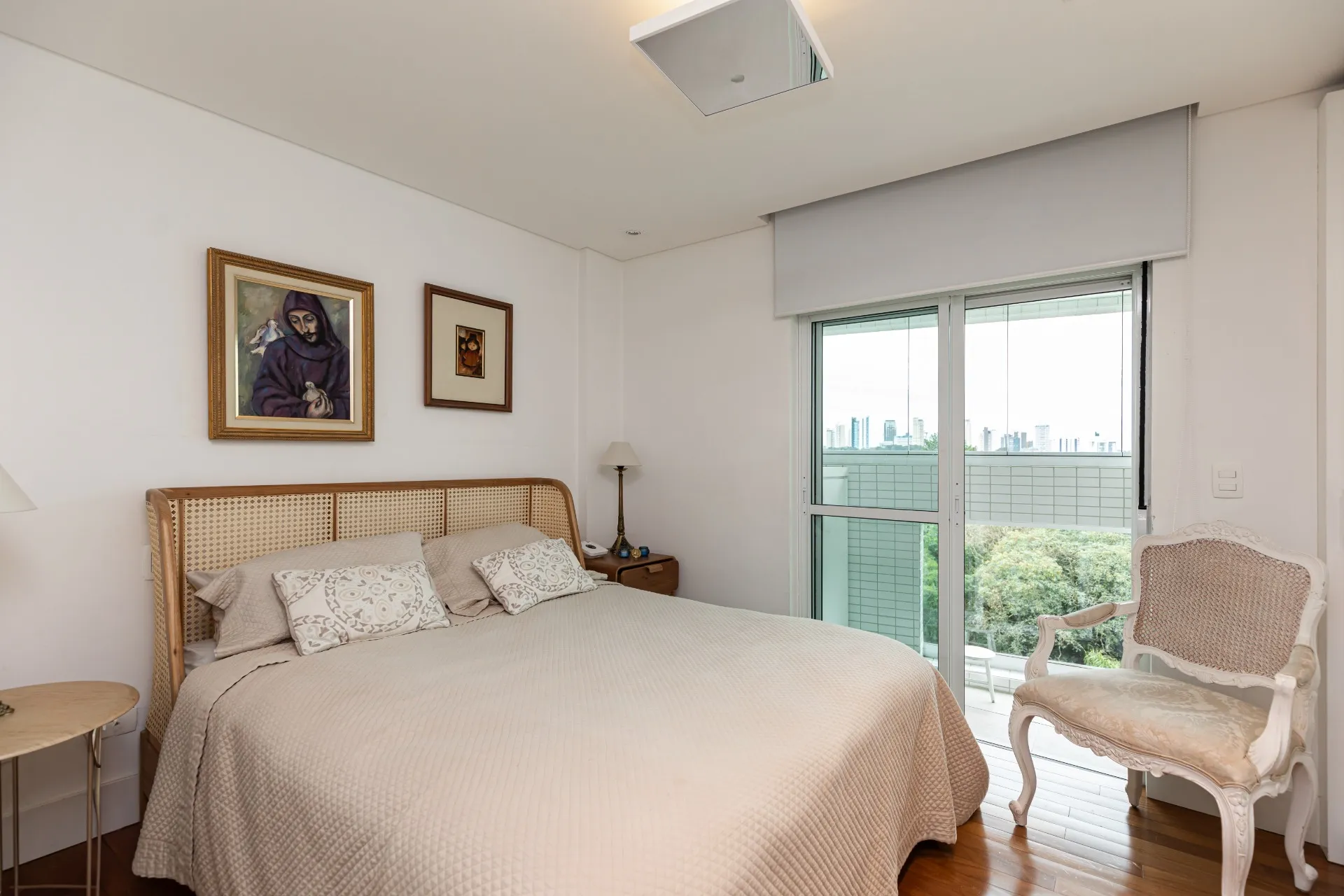 Apartment 432 m² with 3 bedrooms and an open-plan kitchen — photo 30