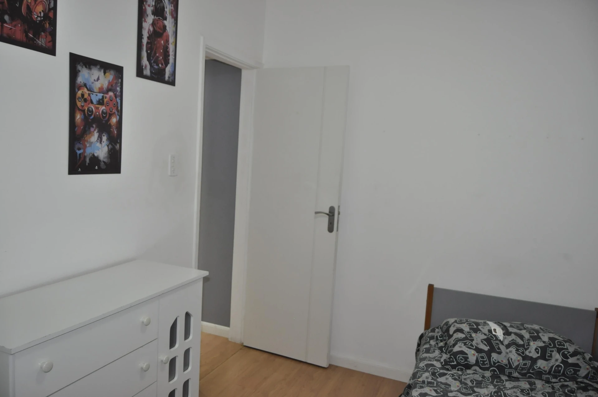 Furnished 2-bedroom apartment with a real workspace desk — photo 26