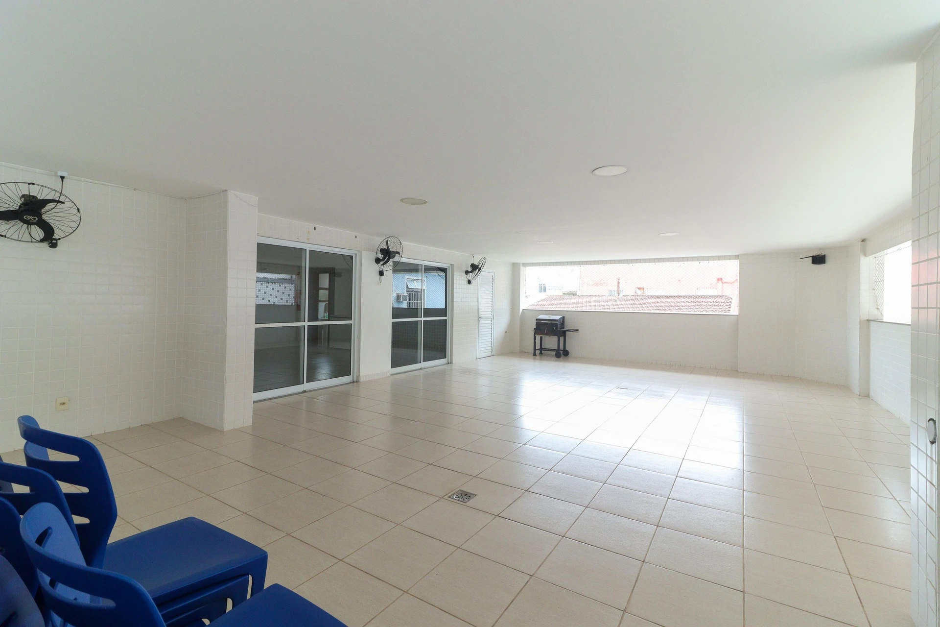 105 m² apartment with a home office and a washing machine — photo 21