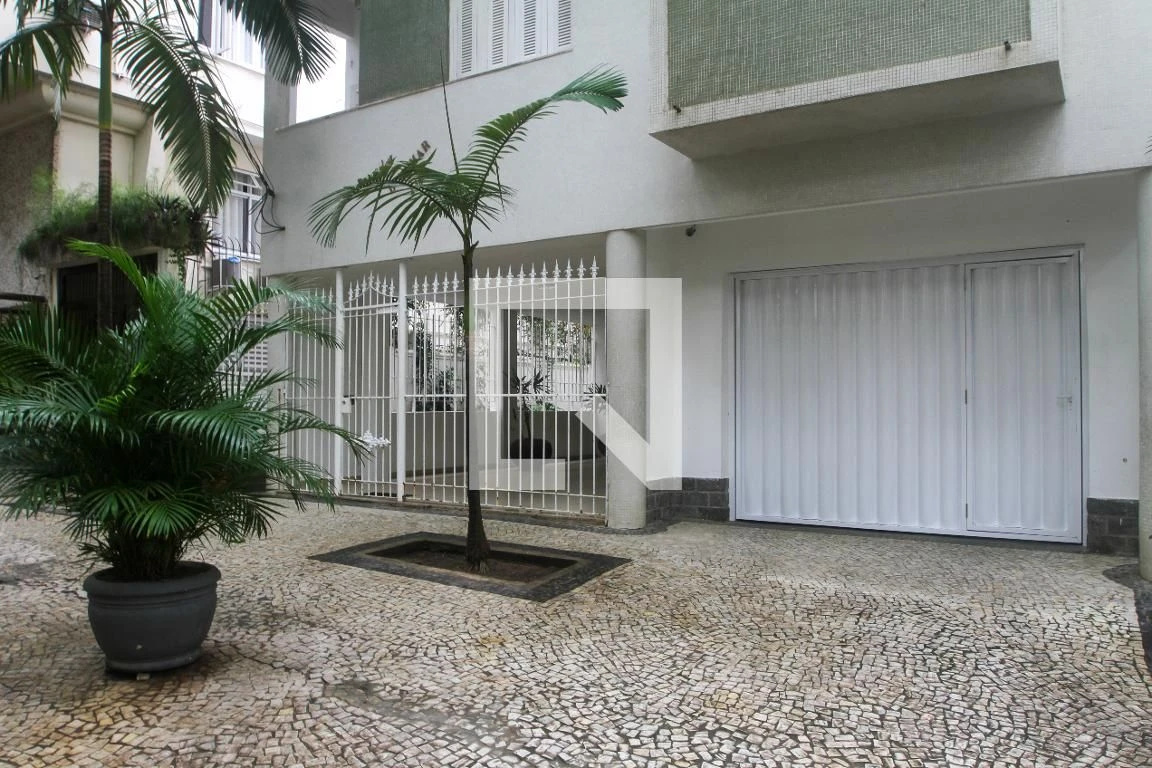 One-bedroom apartment with a washing machine — photo 10