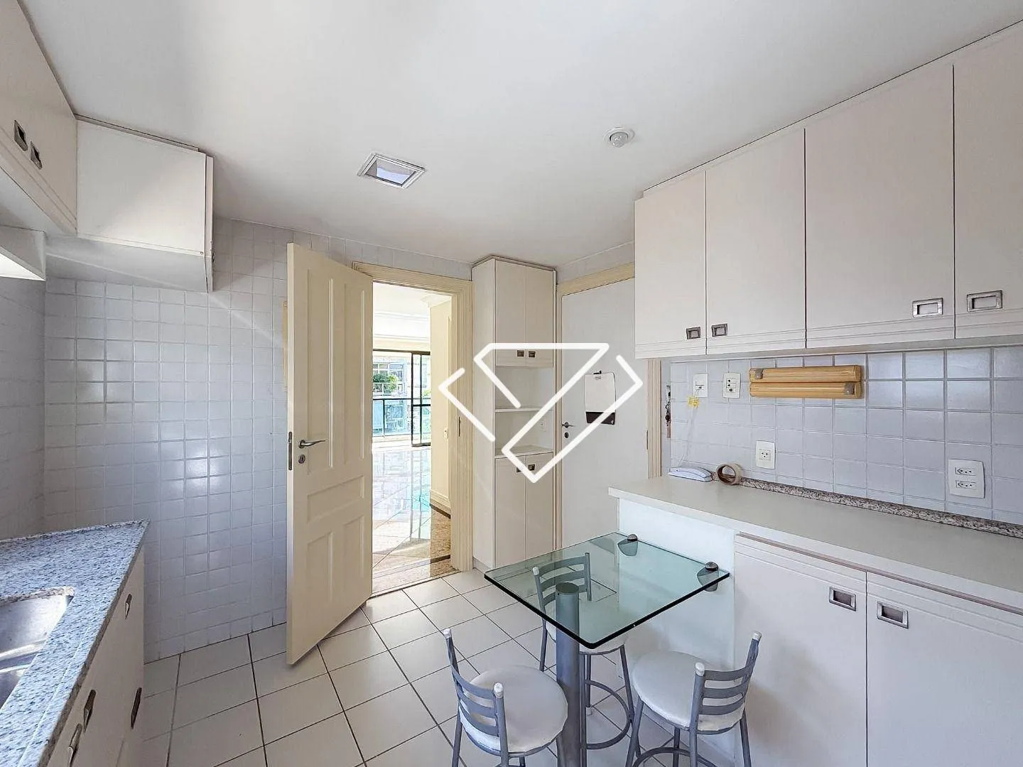 3-bedroom apartment with 165 m² and 3 parking spaces — photo 30