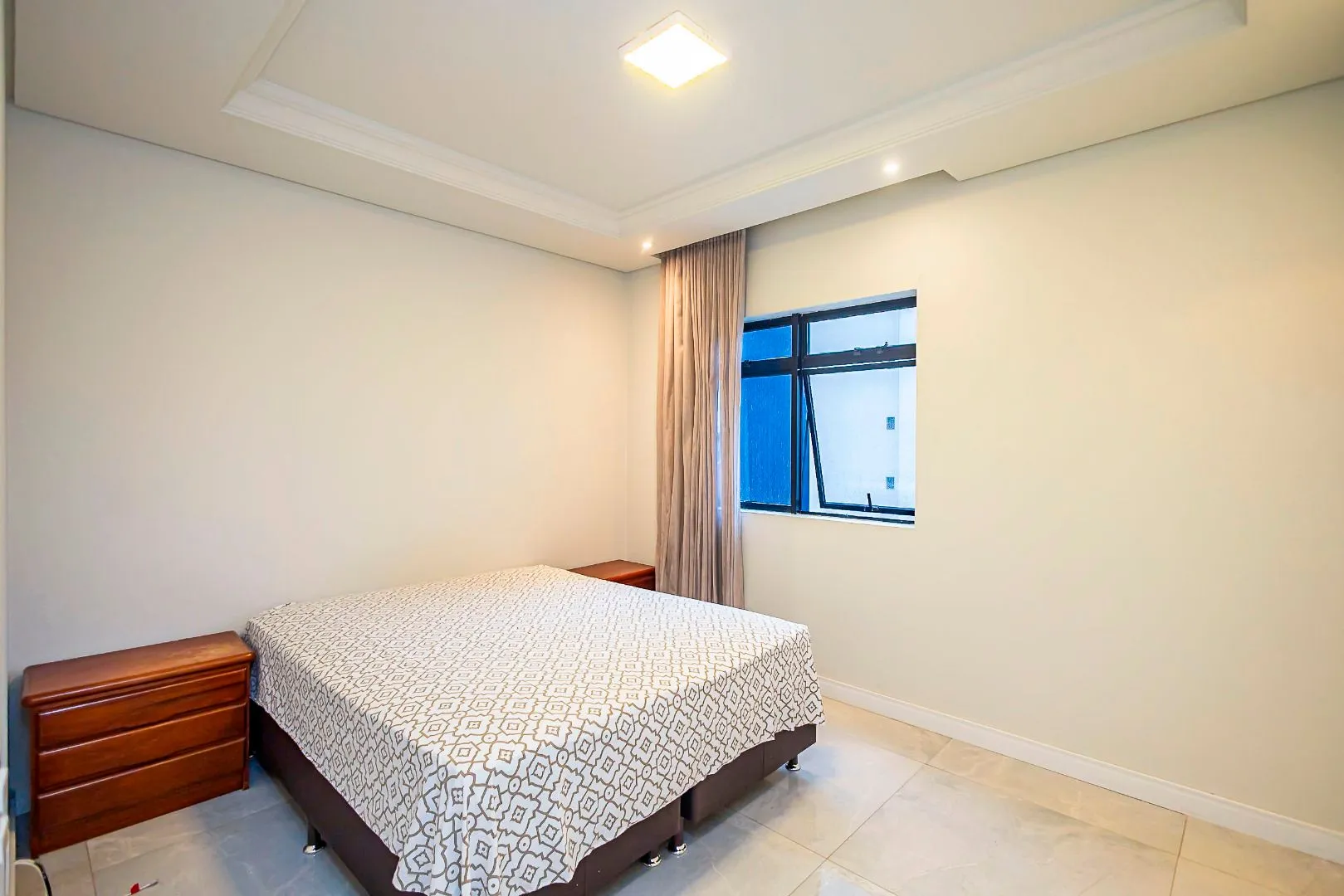 Furnished apartment with open-plan kitchen and 4 bedrooms — photo 27