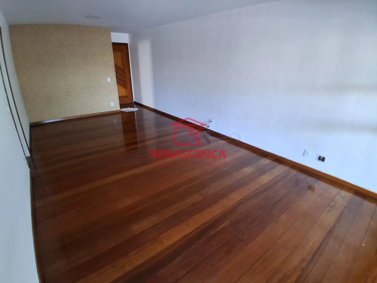 Apartamento sem mobília com 3 quartos, piso de madeira — photo 4