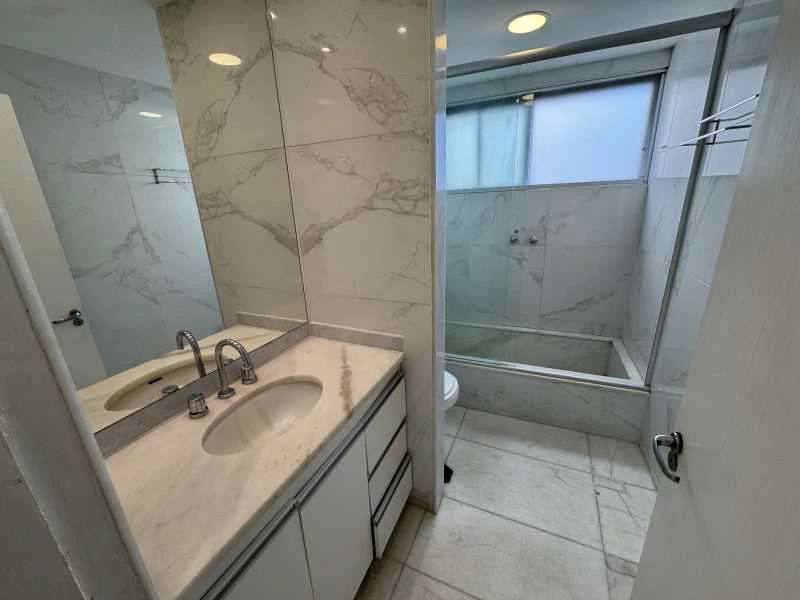 250 m² apartment with 4 bedrooms, 5 bathrooms and 3 parking — photo 24