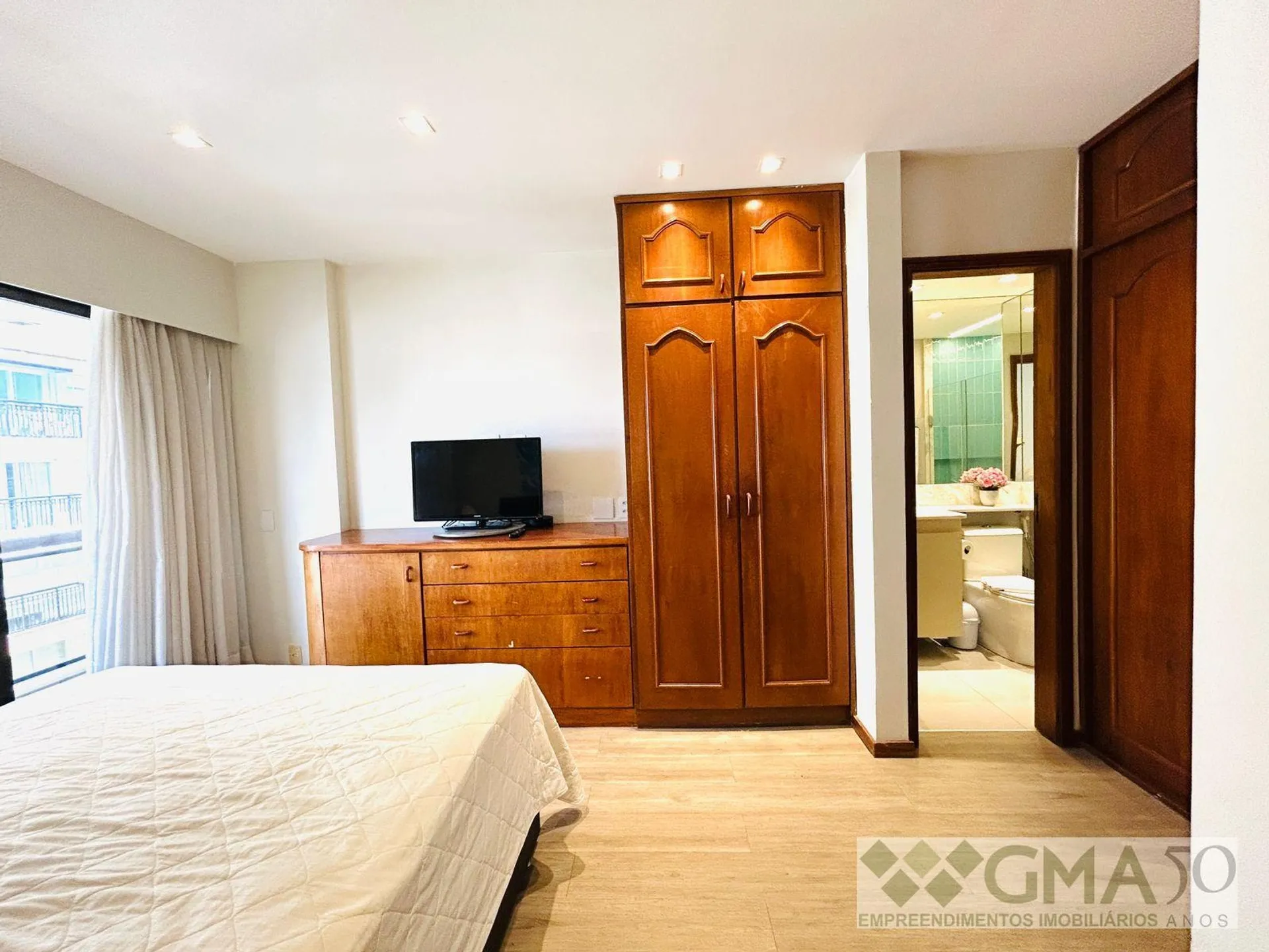 Furnished 87 m² apartment with open-plan kitchen and suite — photo 16