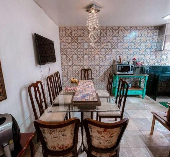 Casa de 210 m² com 4 quartos e 3 banheiros — photo 2