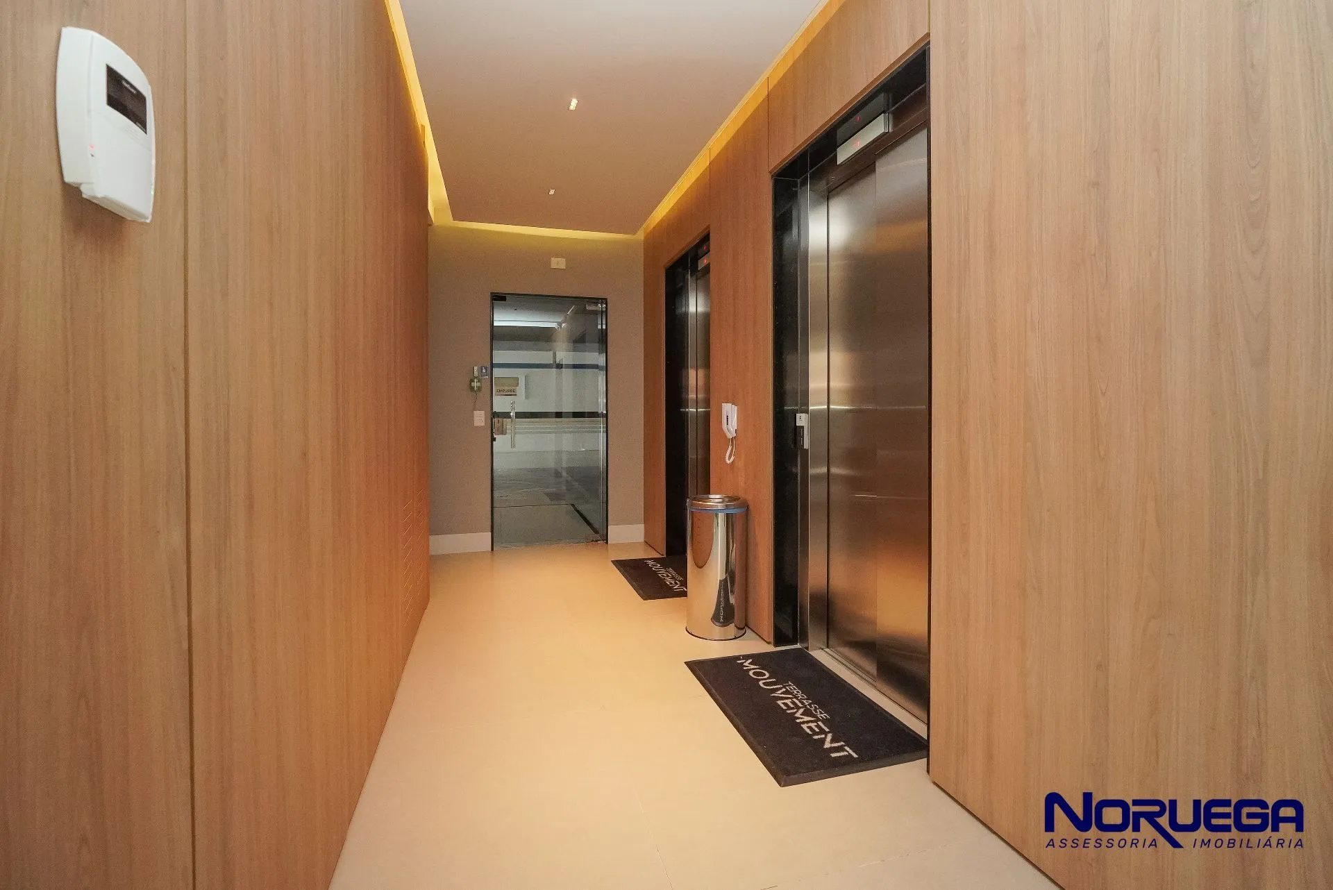 3-bedroom apartment with a glass-enclosed balcony — photo 7