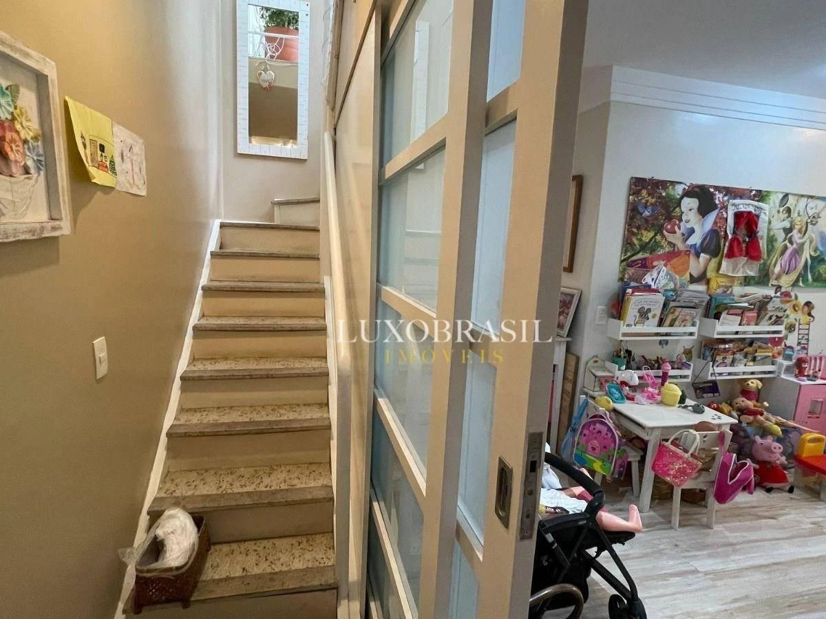 Furnished 3-bedroom apartment with 3 bathrooms — photo 16