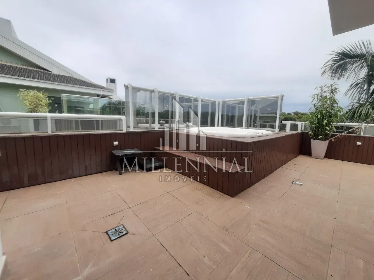 Penthouse with 5 en-suite bedrooms and private garden