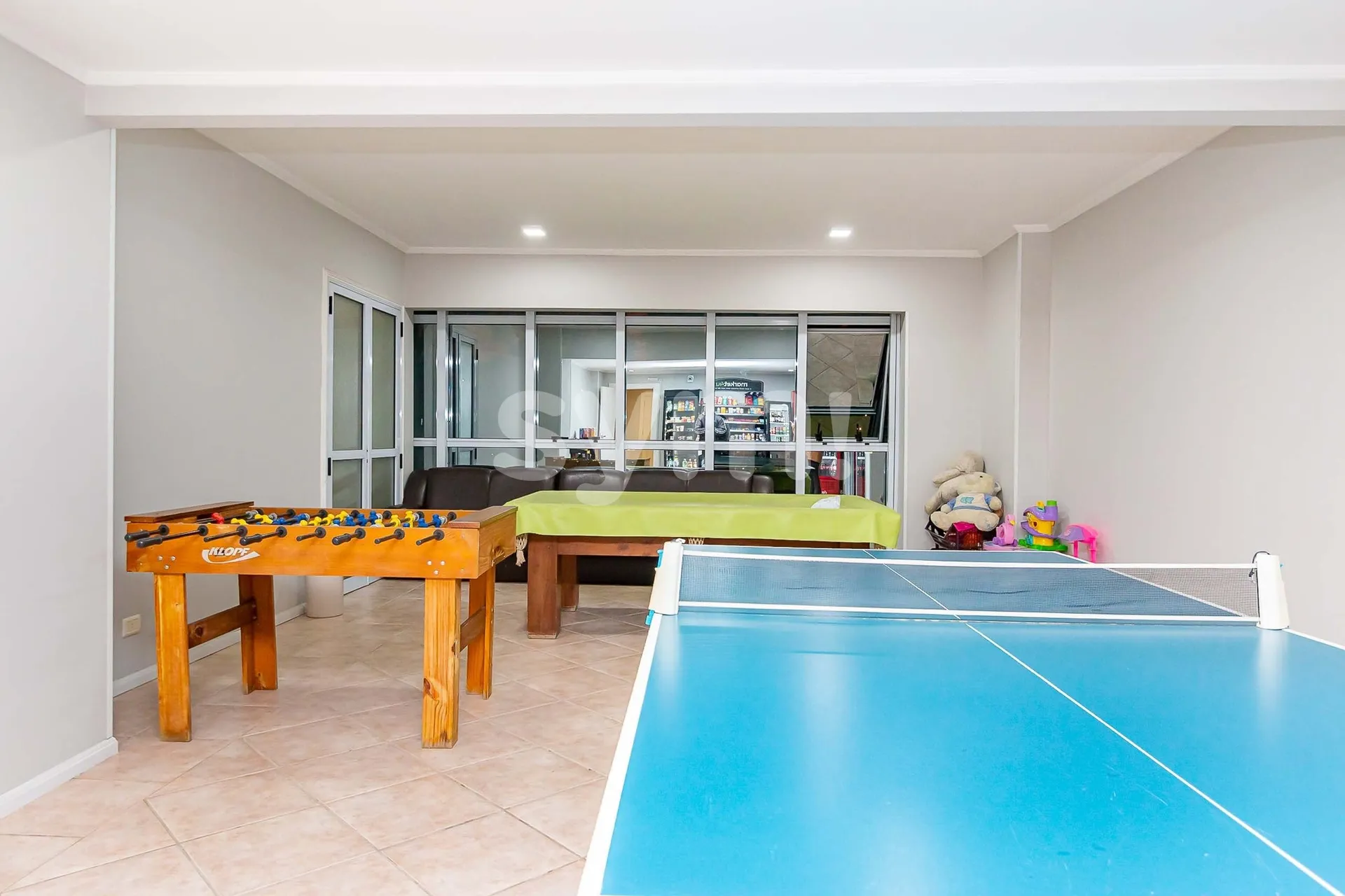 2-bedroom apartment with fitted kitchen and 2 parking spots — photo 40
