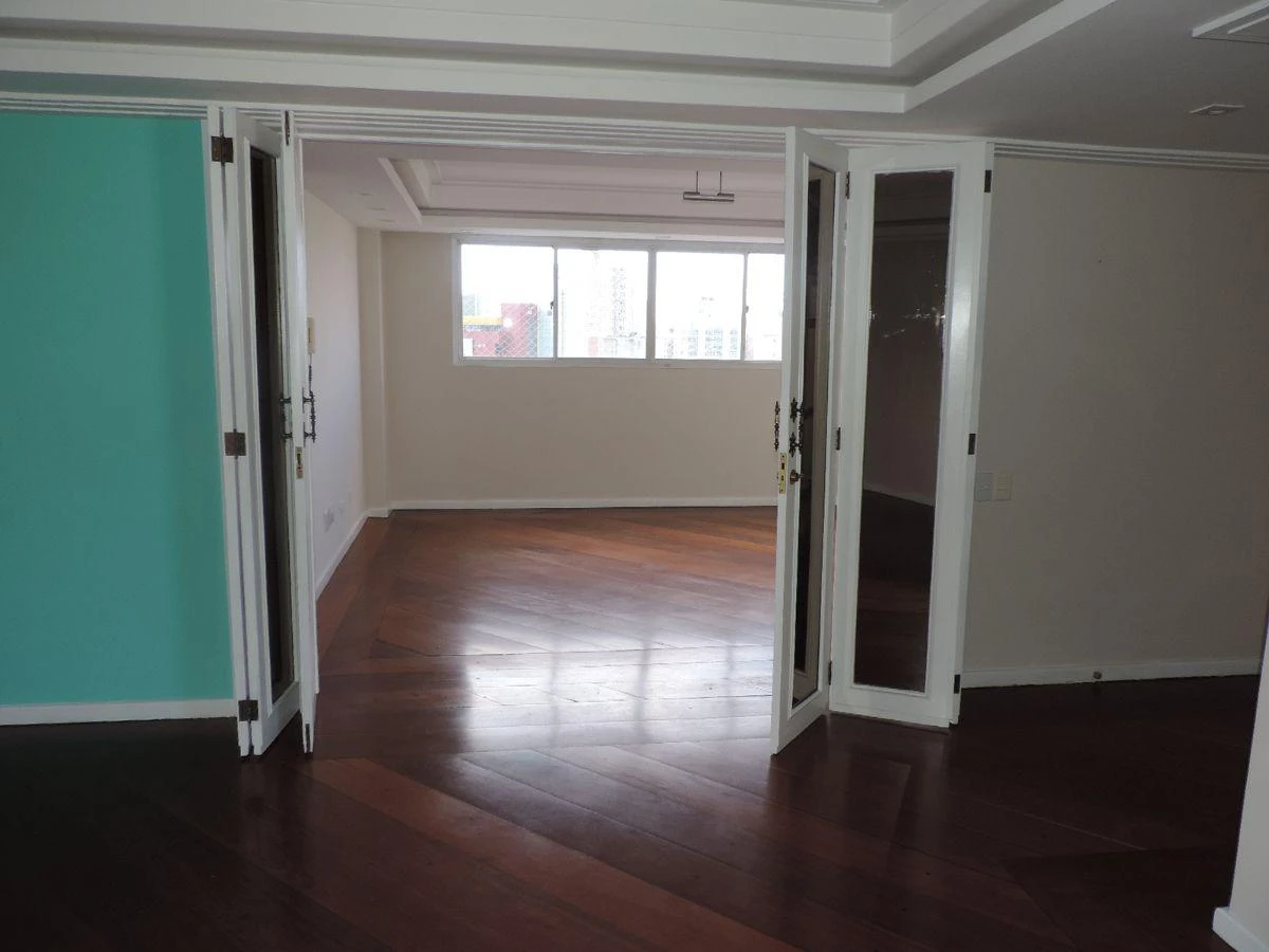 312 m² apartment with an open-plan kitchen — photo 2