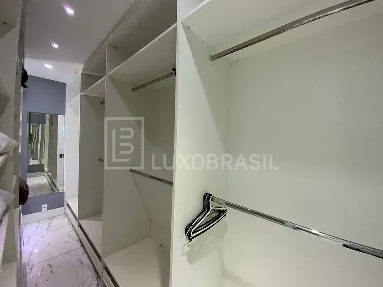 Furnished 3-bedroom apartment with enclosed glass balcony — photo 16