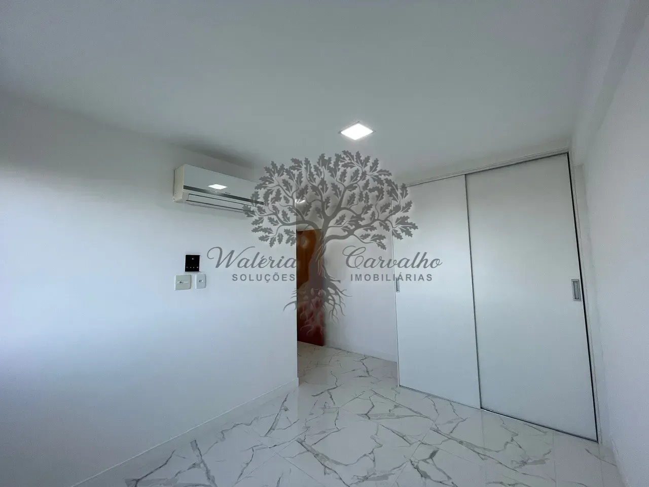 Penthouse with open-plan kitchen and 4 bedrooms — photo 12