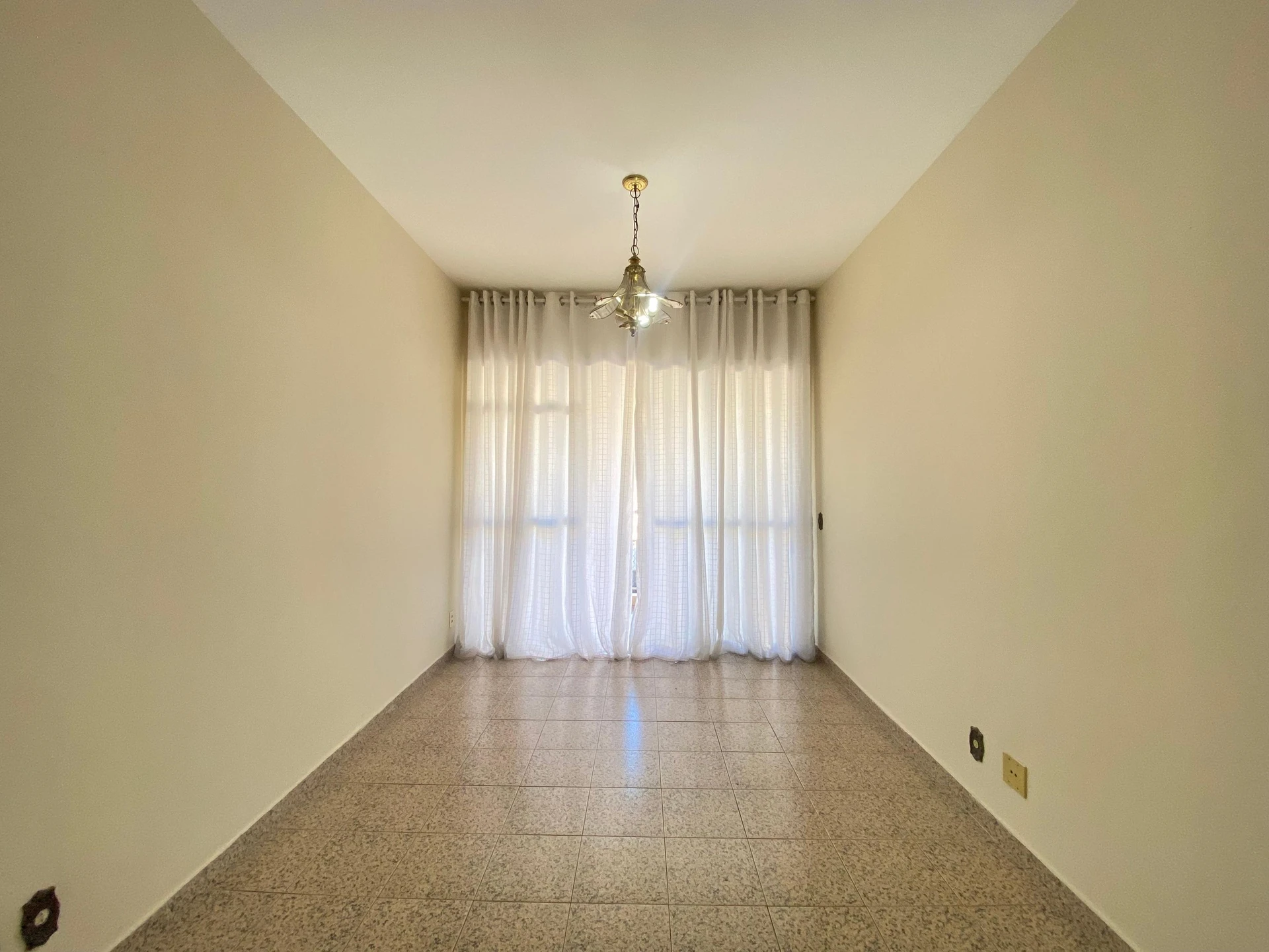 Орендна квартира з 3 спальнями та балконом — photo 47