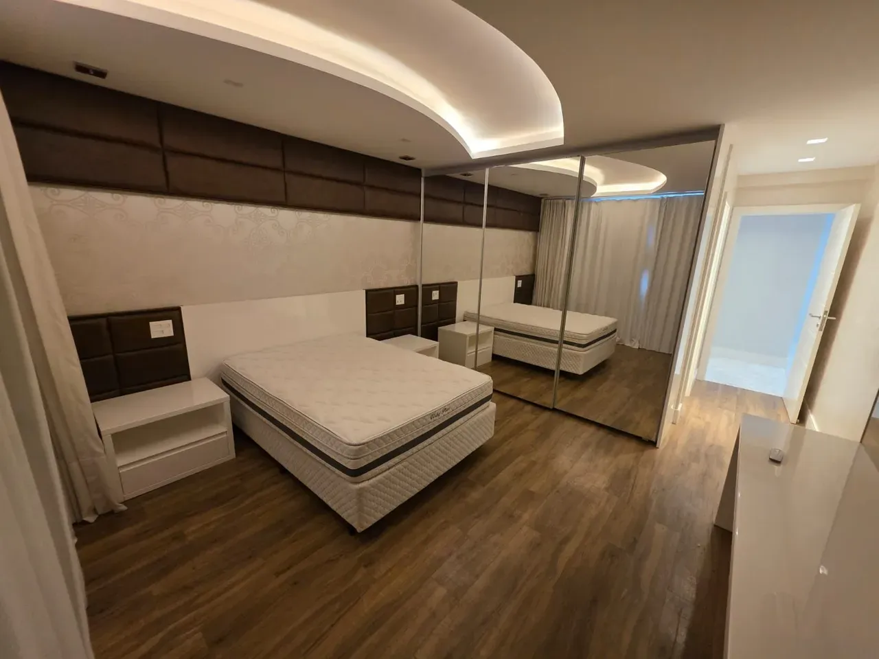 Casa em condomínio com 5 quartos e 5 banheiros — photo 27
