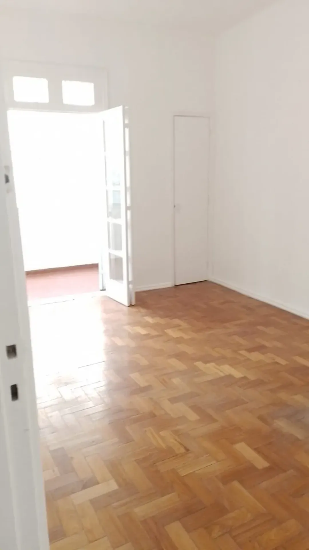 Apartment on the 3rd floor with wood or laminate floors — photo 5