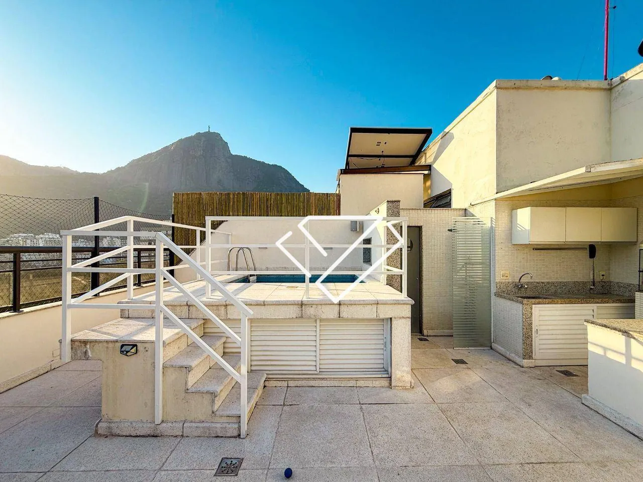 Apartamento com 4 quartos, 3 banheiros e varanda fechada — photo 4