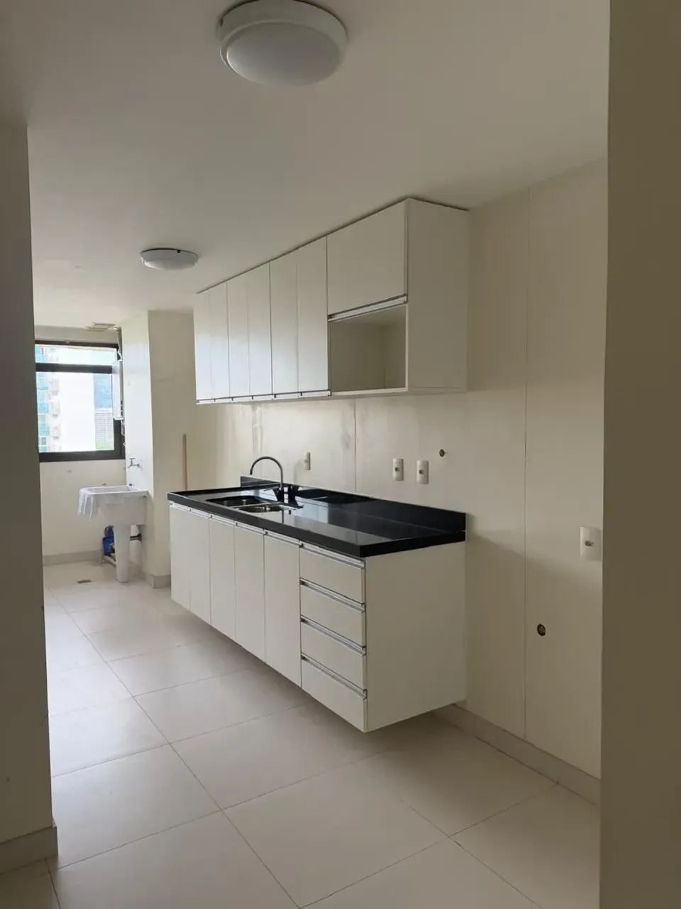 3-bedroom rental apartment with a balcony — photo 2